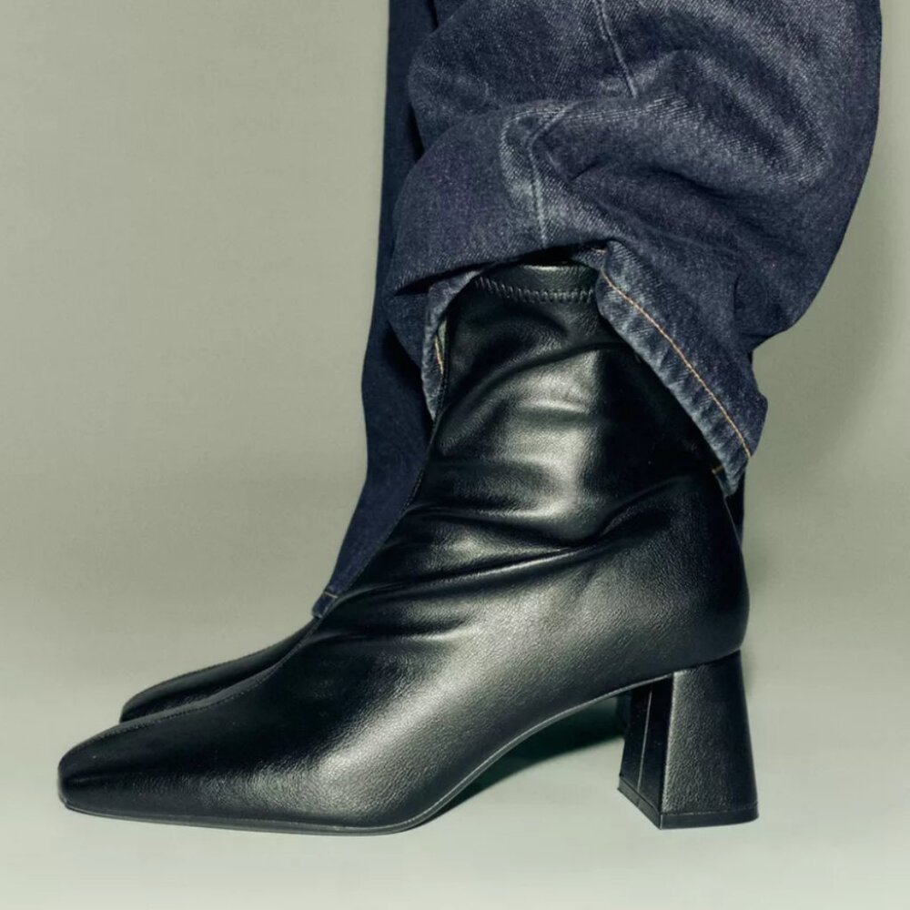 Zara faux leather topstitch black ankle boots sz 6 heels